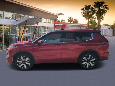 Used 2025 Mitsubishi Outlander SEL image 6