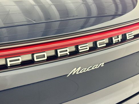 Used 2021 Porsche Macan image 24