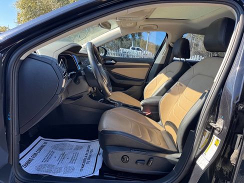 Used 2019 Volkswagen Jetta SEL Premium image 10