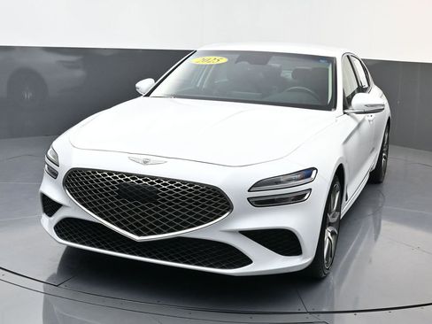 Used 2025 Genesis G70 2.5T image 7