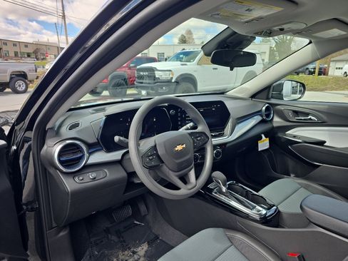 New 2026 Chevrolet Trax LT image 9