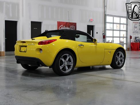 Used 2008 Pontiac Solstice GXP w/ Premium Package image 13