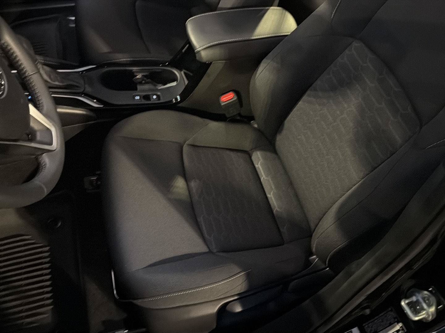 Certified 2025 Toyota Corolla SE w/ SE Package FWD image 29