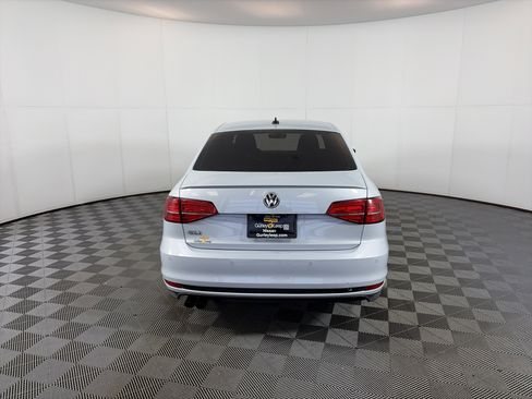 Used 2017 Volkswagen Jetta GLI image 9