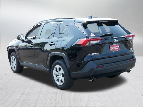 Used 2021 Toyota RAV4 LE AWD/4WD image 5
