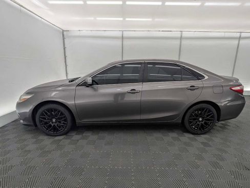 Used 2017 Toyota Camry XSE w/ Moonroof Package image 3