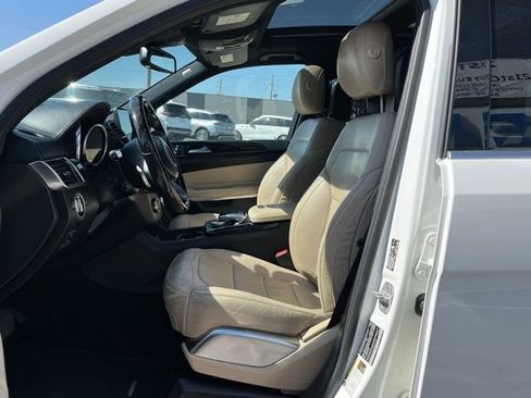 Used 2017 Mercedes-Benz GLS 550 4MATIC image 25