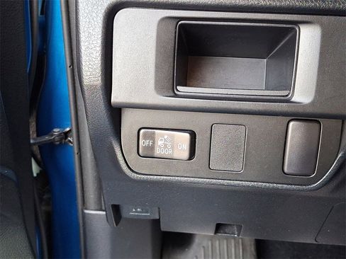 Used 2017 Toyota Tacoma SR5 image 25