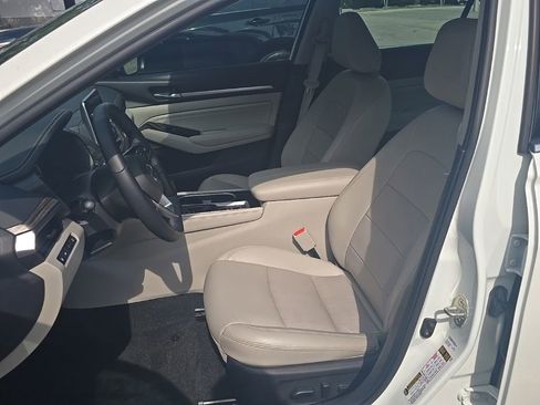 Used 2020 Nissan Altima 2.5 SL FWD image 16