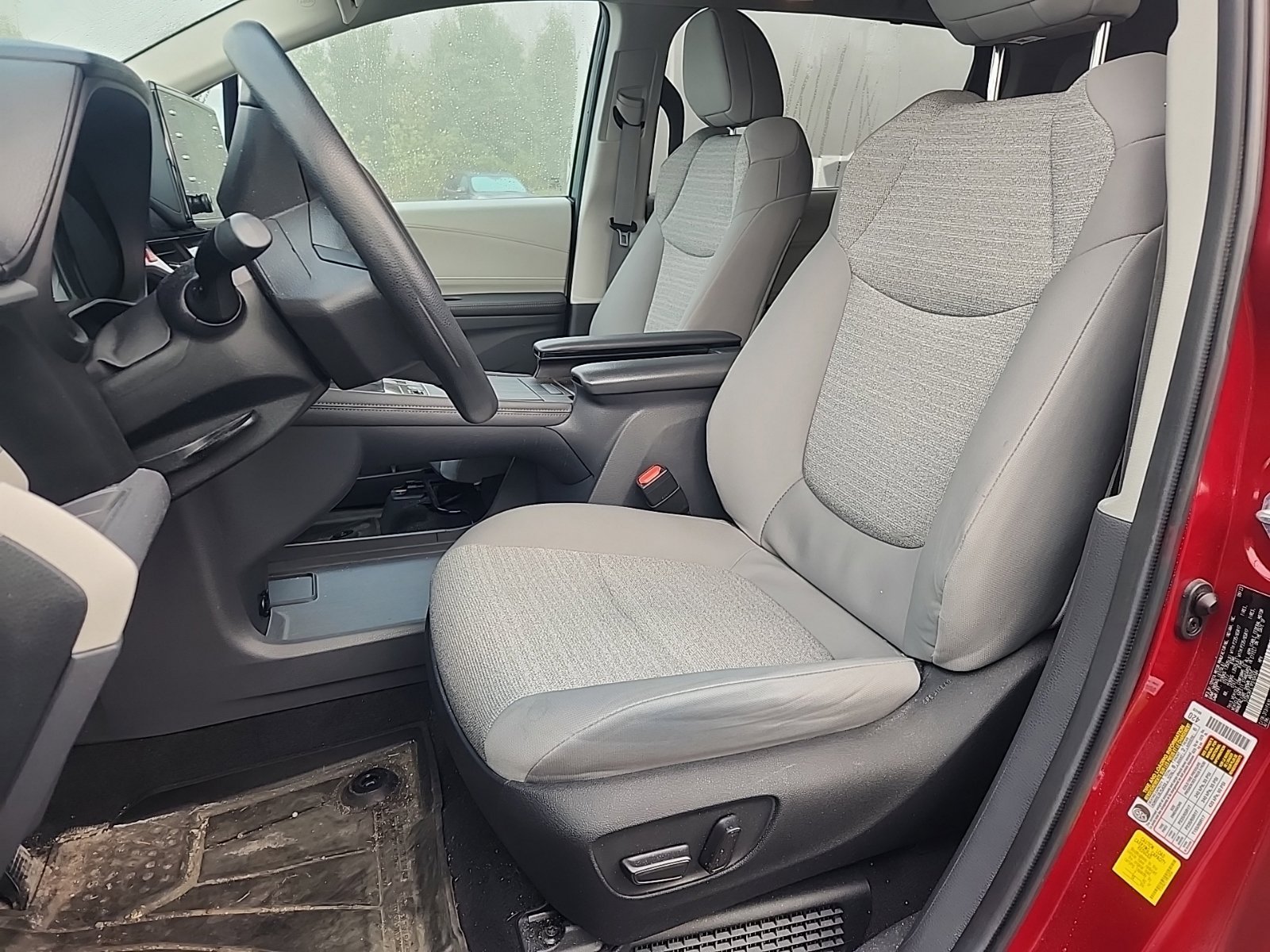 Used 2023 Toyota Sienna LE AWD/4WD image 16
