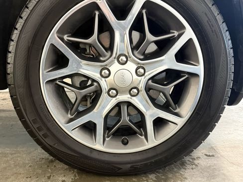 Used 2020 Jeep Grand Cherokee Limited image 11