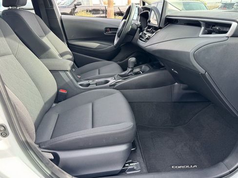 Used 2025 Toyota Corolla LE w/ LE Premium Package image 18