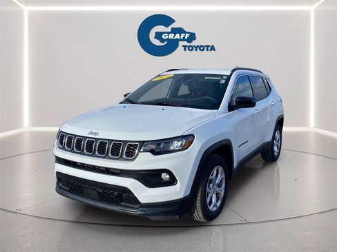 Used 2024 Jeep Compass Latitude image 9