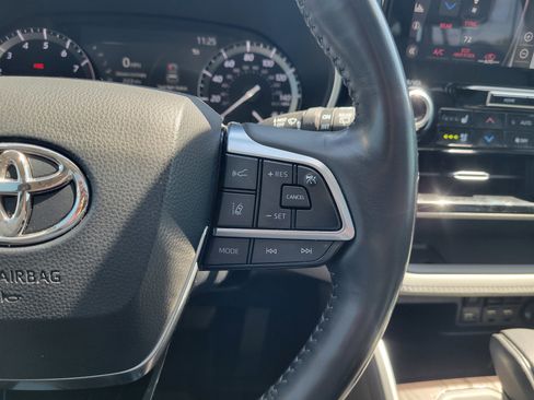 Used 2020 Toyota Highlander Limited AWD/4WD image 28