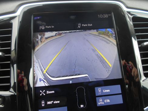 Used 2018 Volvo XC90 T6 Momentum w/ Convenience Package image 11