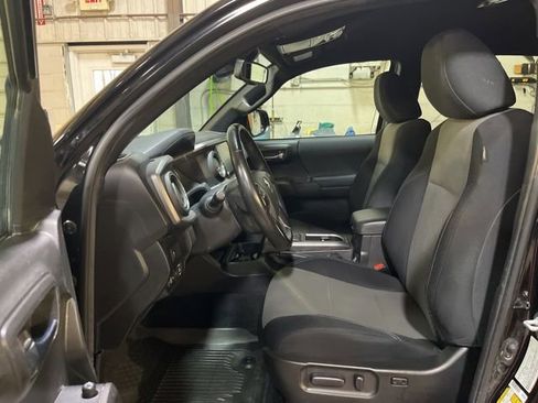 Used 2023 Toyota Tacoma TRD Sport w/ Technology Package image 15