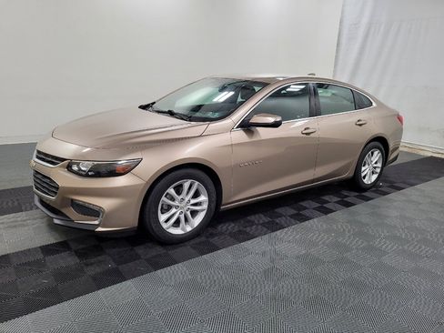 Used 2018 Chevrolet Malibu LT w/ Driver Confidence Package FWD image 2