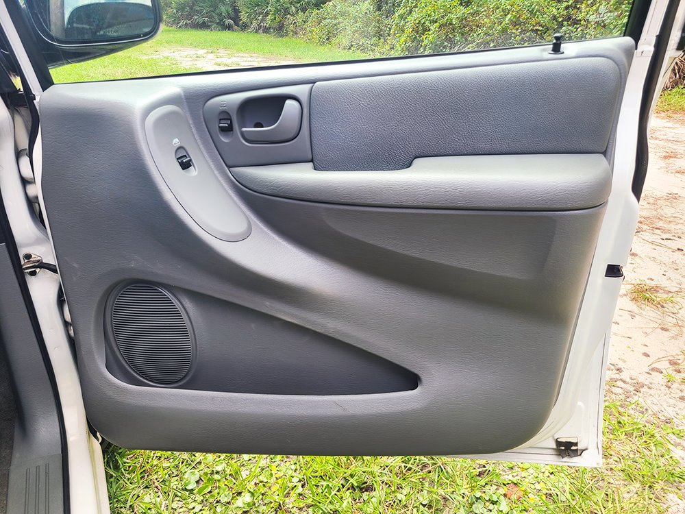 Used 2007 Chrysler Town & Country w/ Popular Equipment Group I FWD image 27