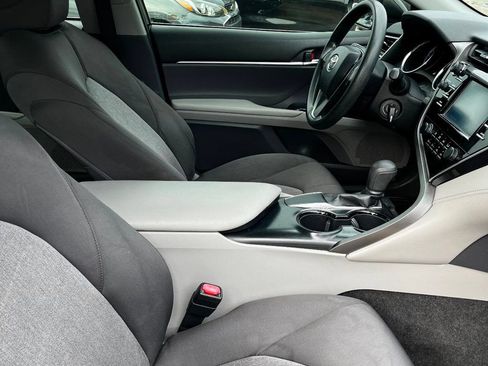 Used 2018 Toyota Camry LE FWD image 14