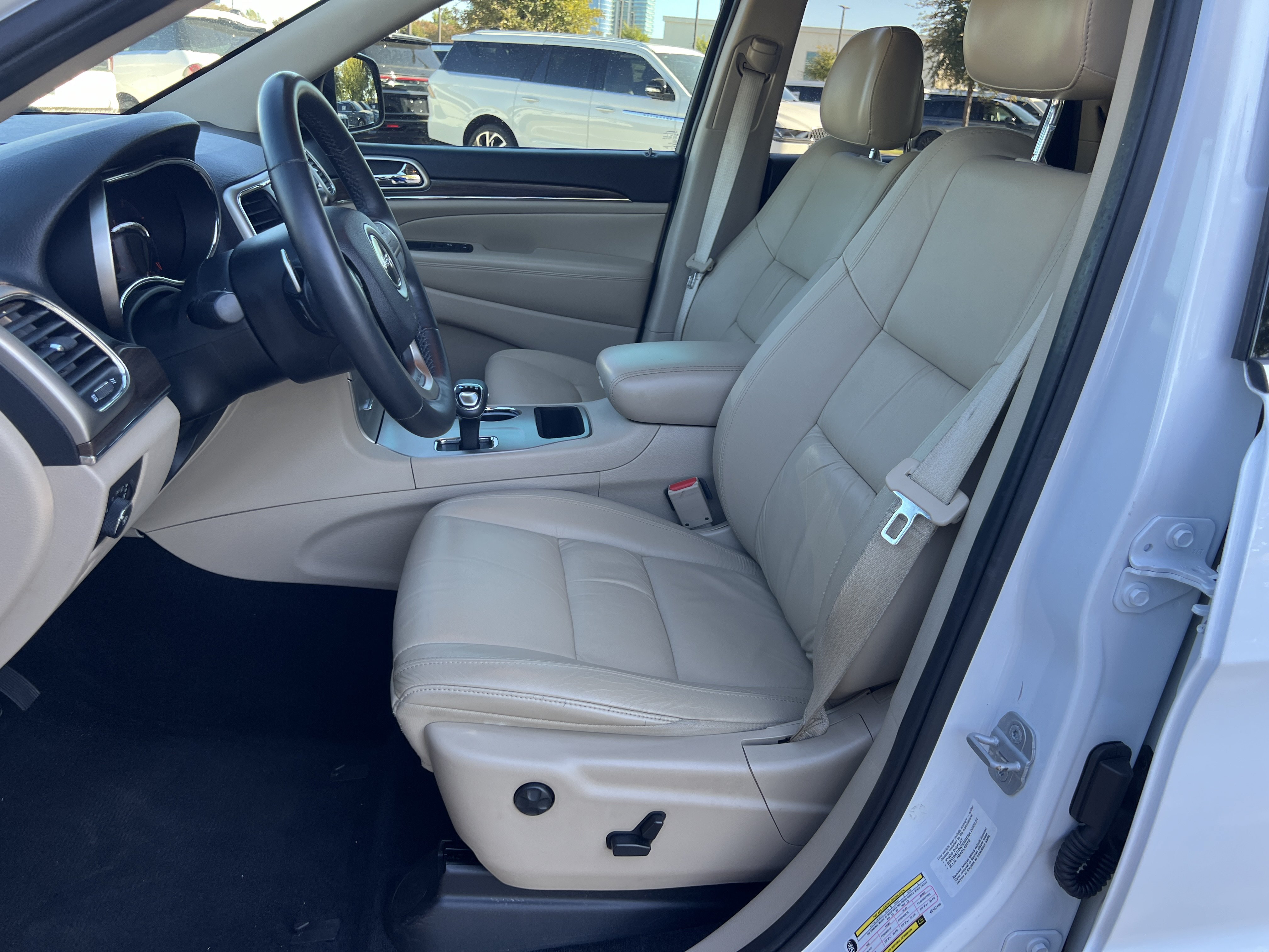Used 2014 Jeep Grand Cherokee Limited w/ Trailer Tow Group IV RWD image 15