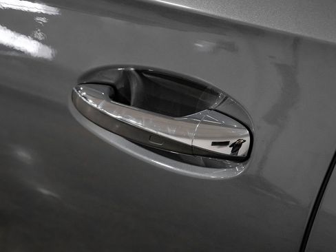 Used 2020 Mercedes-Benz GLS 450 4MATIC image 32