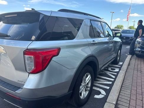 Used 2022 Ford Explorer XLT w/ Equipment Group 202A AWD/4WD image 2