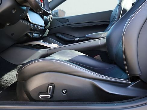 Used 2020 Ferrari Portofino RWD image 43