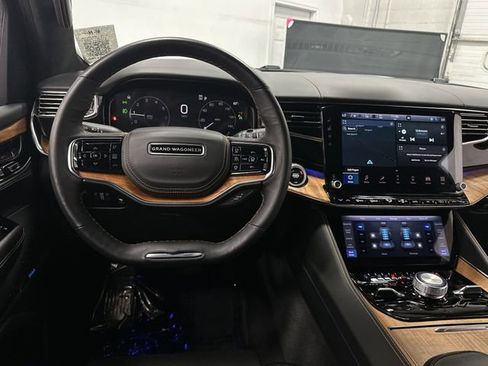 Used 2024 Jeep Grand Wagoneer Series III image 5