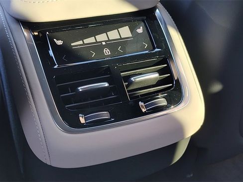 New 2026 Volvo XC90 B6 Ultra image 32