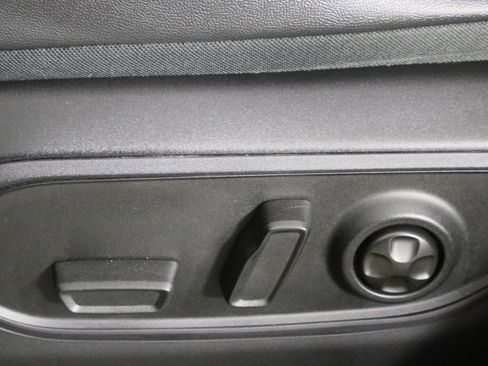 Used 2023 Jeep Grand Cherokee Limited w/ Black Appearance Package image 25