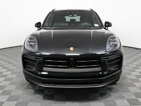 Certified 2025 Porsche Macan image 37