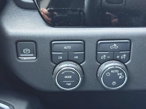 Used 2024 Chevrolet Silverado 1500 LT AWD/4WD image 18