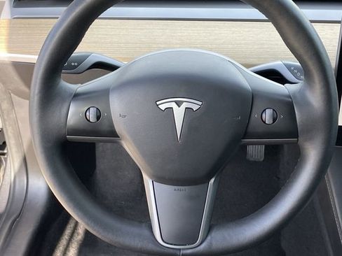 Used 2022 Tesla Model 3 Standard Range image 11