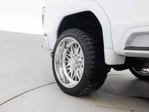 Used 2024 GMC Sierra 2500 SLT w/ SLT Premium Package image 19