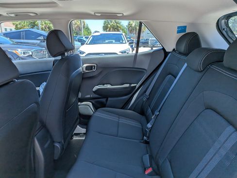 Used 2023 Hyundai Venue SEL FWD image 14