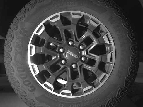 Used 2026 GMC Canyon AT4 w/ Technology Plus Package AWD/4WD image 5