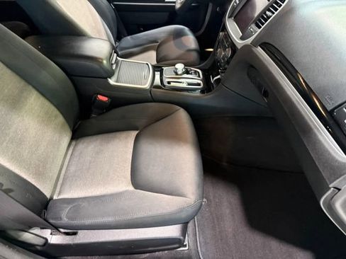 Used 2023 Chrysler 300 Touring w/ Sport Appearance Package RWD image 25