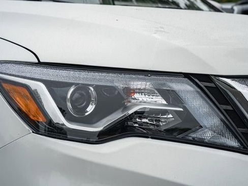 Used 2018 Nissan Pathfinder SL w/ Cargo Package image 15