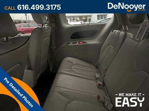 Used 2018 Chrysler Pacifica Limited w/ Advanced Safetytec Group image 11