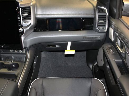 New 2026 RAM 1500 Laramie AWD/4WD image 36