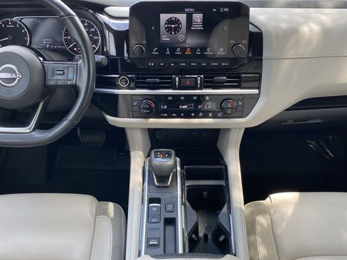 Certified 2023 Nissan Pathfinder SL w/ Black Appearance Package FWD image 18