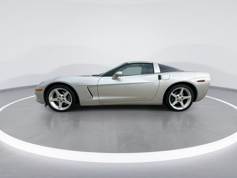 Used 2006 Chevrolet Corvette Coupe w/ Preferred Equipment Group RWD image 5
