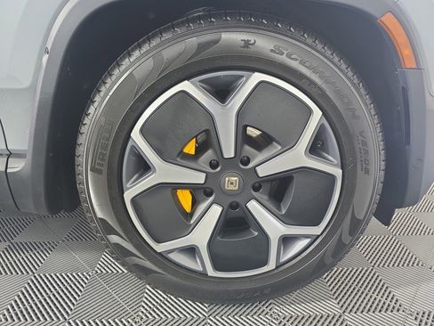 Used 2024 Rivian R1S Adventure AWD/4WD image 12
