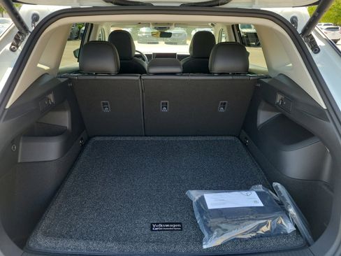 New 2026 Volkswagen Tiguan SE FWD image 15
