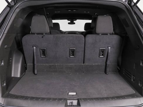 Used 2023 Chevrolet Traverse LT FWD image 39
