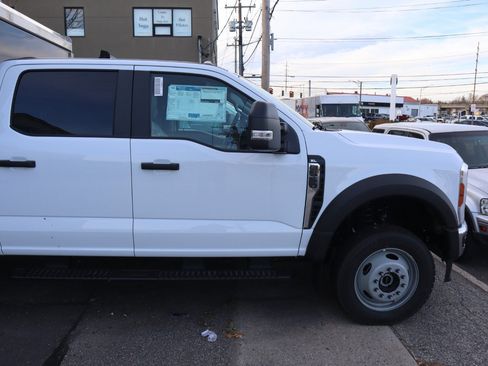 New 2026 Ford F550 4x4 Crew Cab image 3