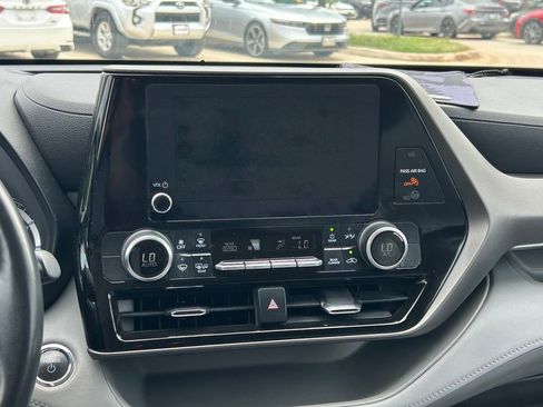 Used 2023 Toyota Highlander LE FWD image 21