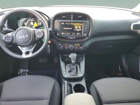Certified 2025 Kia Soul LX w/ LX Technology Package image 8