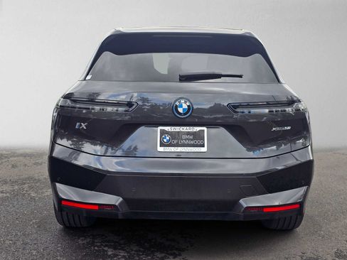 Used 2024 BMW iX xDrive50 w/ Premium Package AWD/4WD image 4