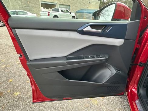 Certified 2022 Volkswagen Taos SE image 10